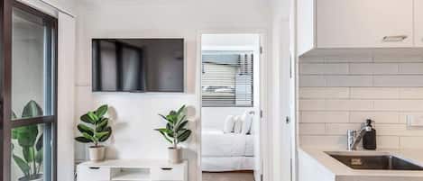 3 bedrooms, desk, iron/ironing board, WiFi