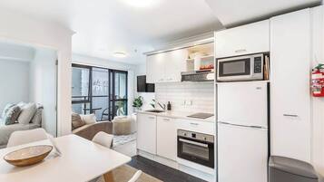 Coffee/tea maker, fridge, microwave, oven