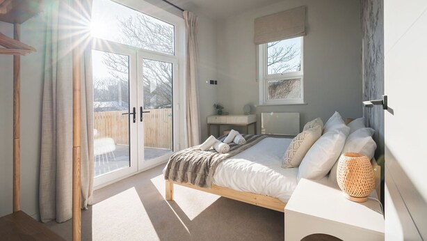 2 bedrooms, iron/ironing board, free WiFi - A luxury ground-floor apartment, offering stunning coastal views for up to 4 guests (Anglesey)