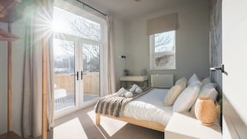 2 bedrooms, iron/ironing board, free WiFi, wheelchair access