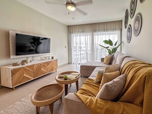 Televisión y oficina 