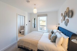 2 bedrooms, iron/ironing board, free WiFi