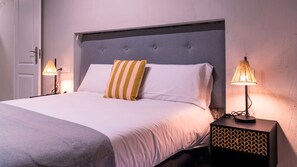 Superior Apartment | Down comforters, laptop workspace, soundproofing, free WiFi - Apartamentos Carolina by gaiarooms (León)