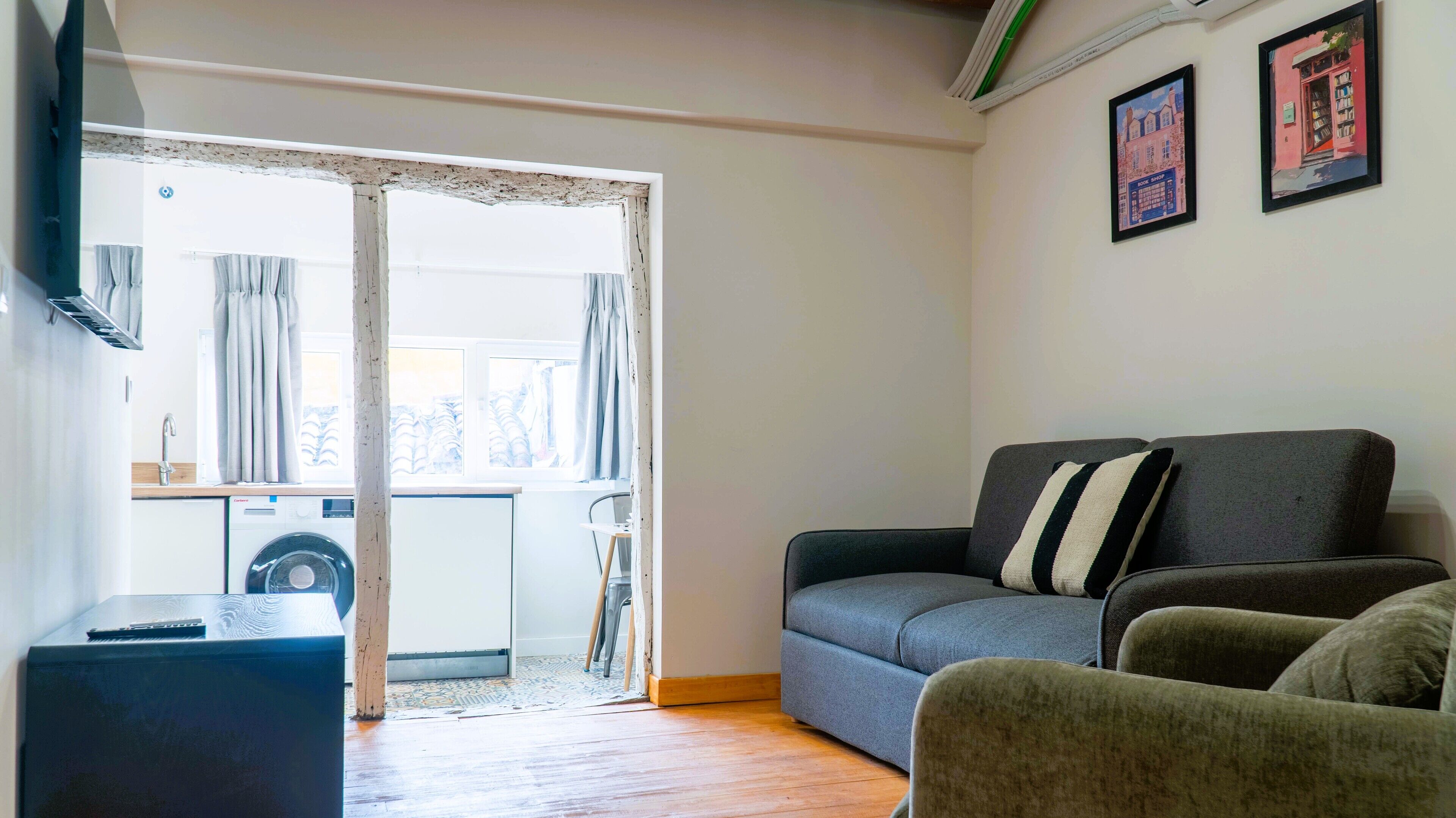 Studio | Privékeuken | Een koelkast, een microgolfoven, een kookplaat