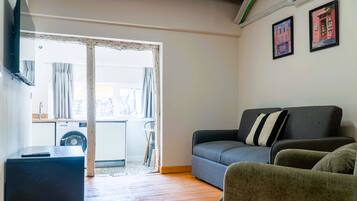 Studio | Privékeuken | Een koelkast, een microgolfoven, een kookplaat