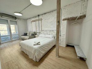 Estudio | Edredón, espacio para trabajar con laptop, insonorización y wifi gratis 