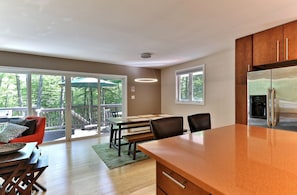 Interior - Cozy 3BR, 2-Story Retreat with Hot Tub, Pet Friendly, Deck, Grill, Fire Table, 5 min to Killington (Killington)