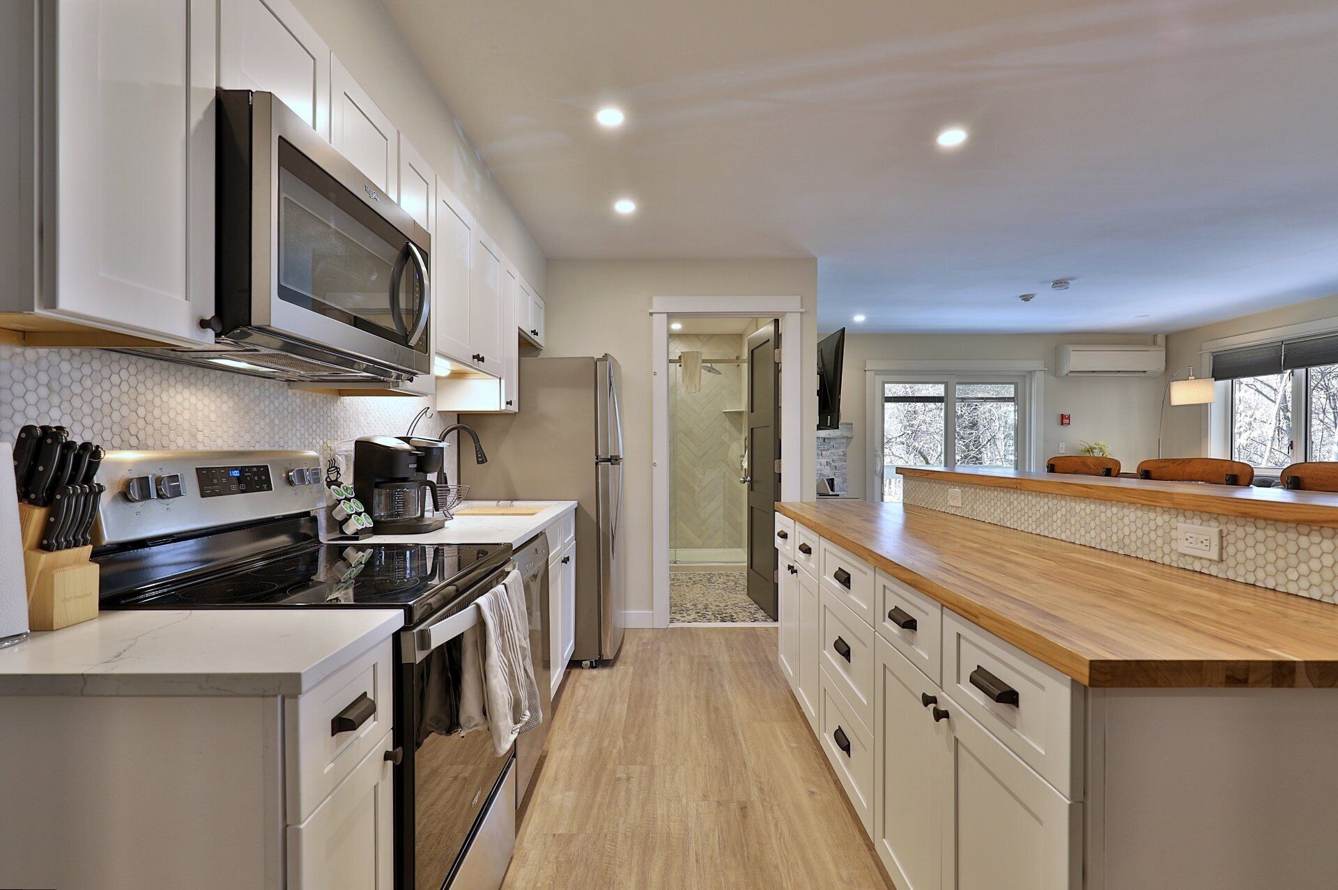 Refrigerador, microondas, horno y parrilla de estufa 