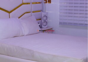 2 bedrooms, desk, iron/ironing board, travel crib