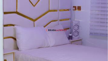 2 Schlafzimmer, Schreibtisch, Bügeleisen/Bügelbrett, Reisekinderbett