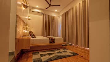 4 bedrooms, desk, iron/ironing board, free WiFi