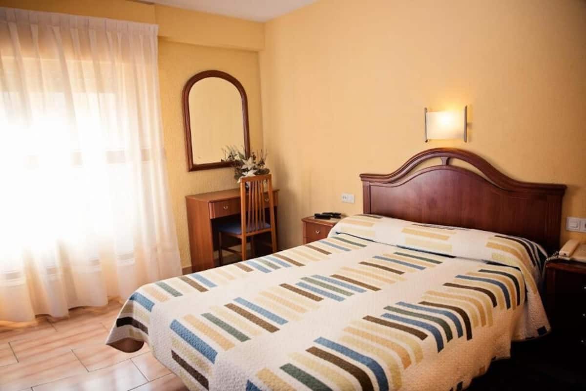 Standard Double Room | Desk, laptop workspace, free WiFi