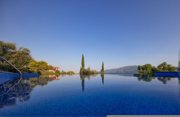 3 bedrooms - 360 The View Villa by Unique Villas Collection (Corinth)