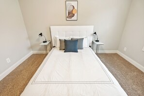 2 Schlafzimmer, Schreibtisch, Bügeleisen/Bügelbrett, Reisekinderbett