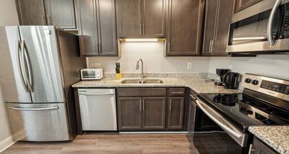 Biltmore Luxury 1513 #5 Townhomes l 2Bd 2 Bth
