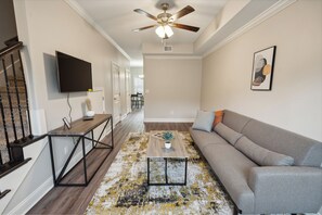 Smart TV, offices - Biltmore Luxury 1513 #5 Townhomes l 2Bd 2 Bth (Clarksville)