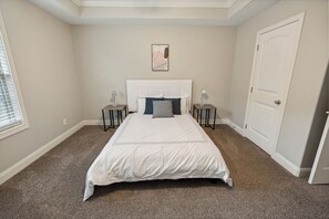 2 bedrooms, desk, iron/ironing board, travel cot - Biltmore Luxury 1513 #5 Townhomes l 2Bd 2 Bth (Clarksville)