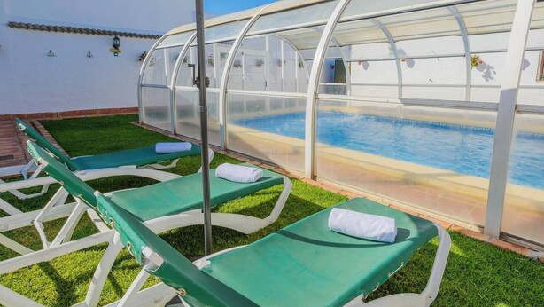 Villa, meerdere slaapkamers, roken, privézwembad | Zwembad | Een binnenzwembad