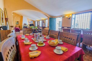 Villa, Multiple Bedrooms, Smoking, Private Pool | Dining room