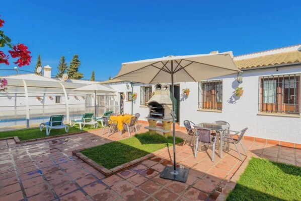 Terrace/patio - Rural House With Exclusive Pool for Groups in Cordoba (Posadas)