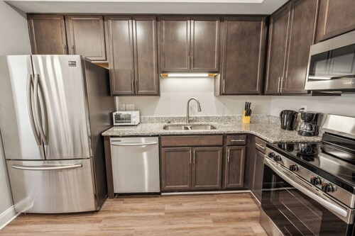 Biltmore Luxury 1513 #7 Townhomes l 2Bd 2 Bth