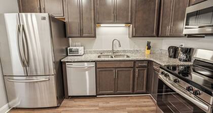 Biltmore Luxury 1513 #7 Townhomes l 2Bd 2 Bth