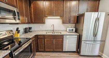 Biltmore Luxury 1517 #2 Townhomes l 2Bd 2 Bth