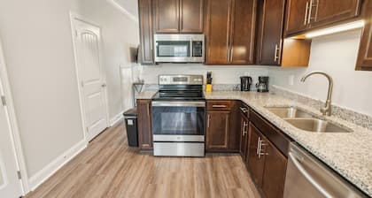 Biltmore Luxury 1517 #2 Townhomes l 2Bd 2 Bth