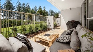 Unclassified image, 4 of 22, button - Direct Beachfront Location! (Gold Coast)