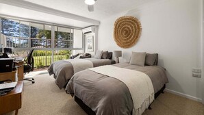Unclassified image, 3 of 22, button - Direct Beachfront Location! (Gold Coast)