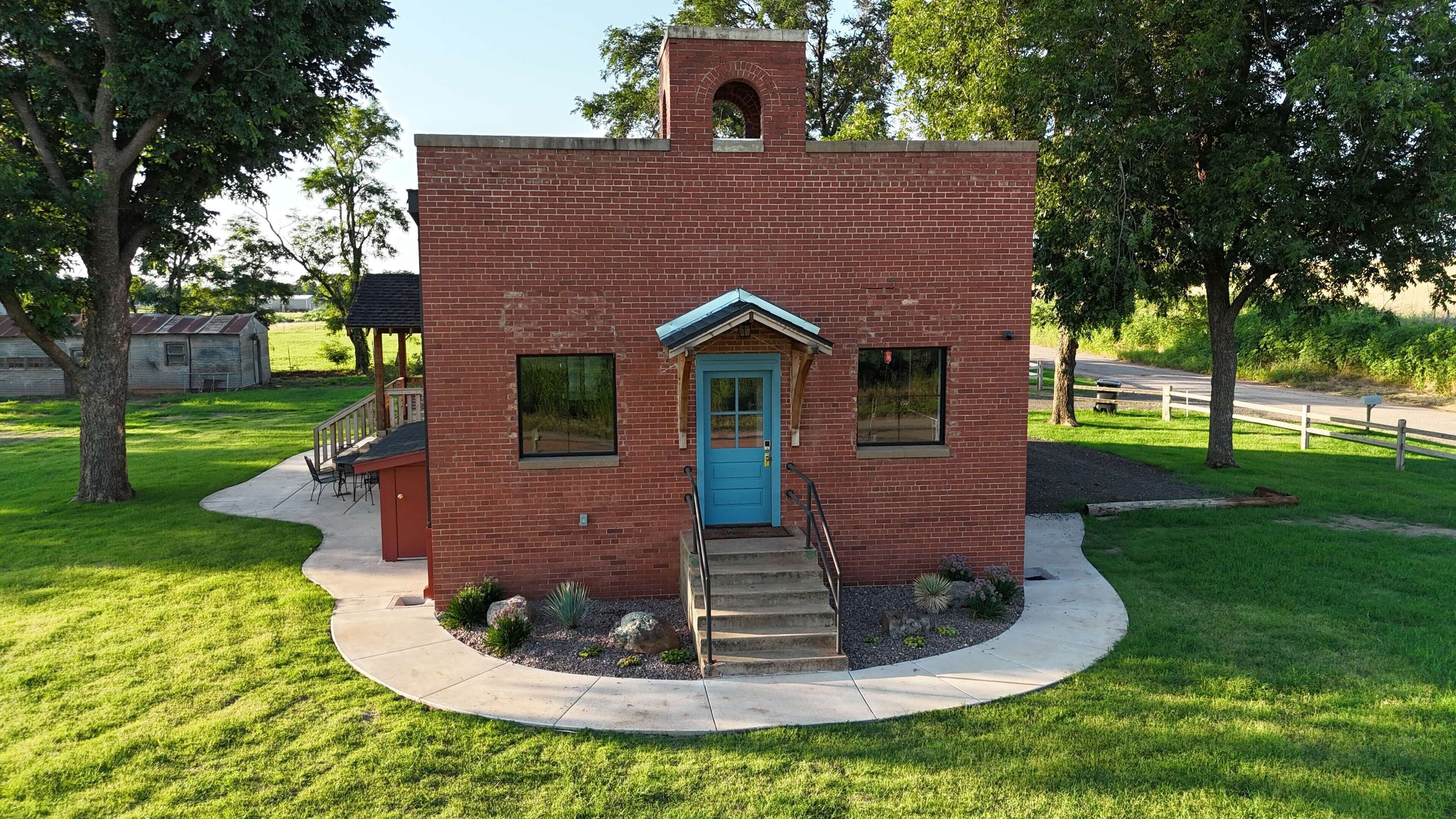 The Schoolhouse is more than a stay—it’s an invitation to slow down. A perfect setting for readaway vacations, sewing weekends, yoga retreats,  birding retreats, or a cozy girls’ getaway in Oklahoma’s most charming small town.