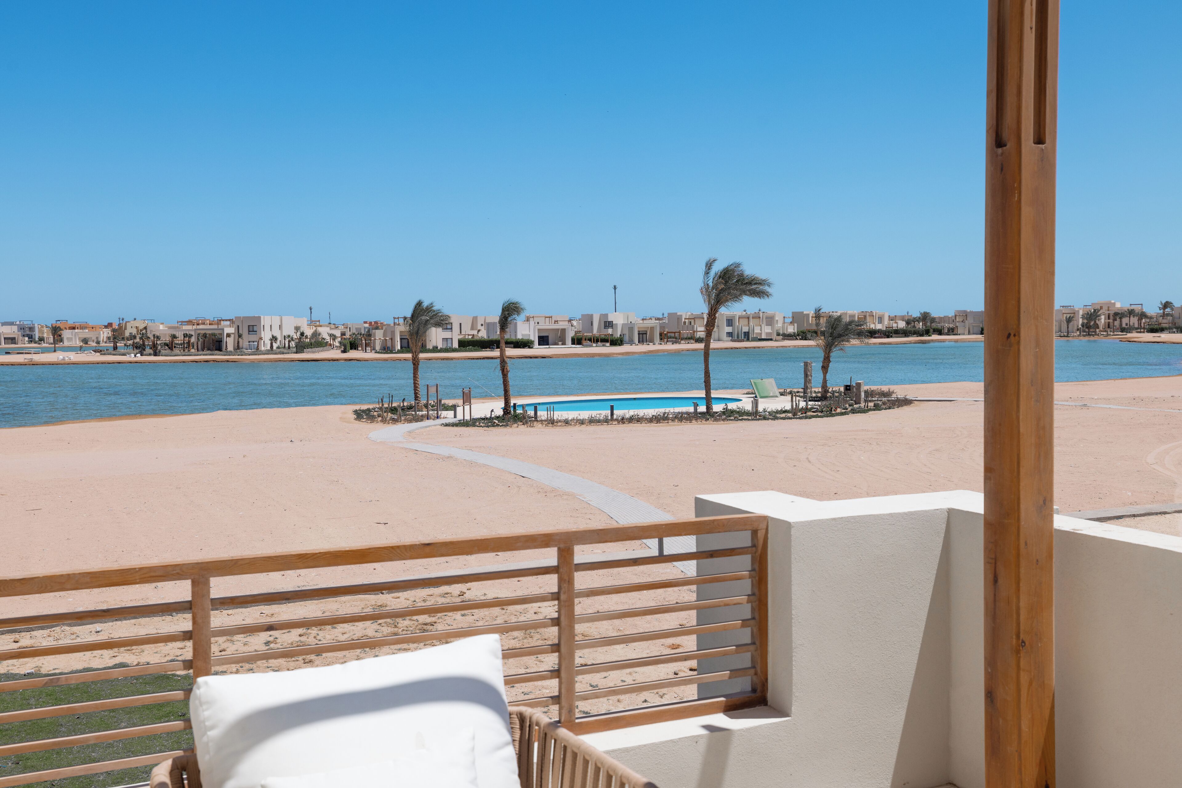 Villa – comfort, utsikt mot lagune | Oppholdsområde | En 45-tommers LCD-TV med Parabol-TV