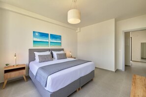 6 bedrooms, iron/ironing board, WiFi, bed sheets