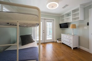4 chambres, fer et planche à repasser, accès au Wi-Fi (inclus)