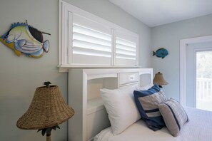4 bedrooms, iron/ironing board, WiFi (free), bed sheets