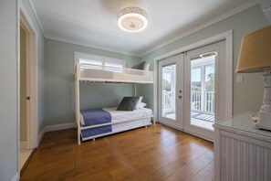 4 chambres, fer et planche à repasser, accès au Wi-Fi (inclus)