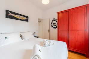 Iron/ironing board, free WiFi, bed sheets