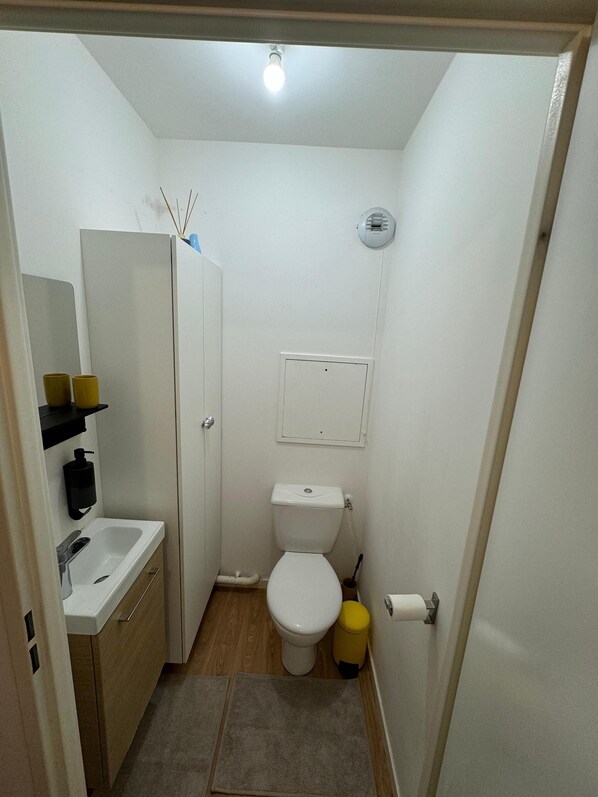 Handtücher, Seife, Toilettenpapier