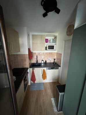 Fridge, oven, dishwasher