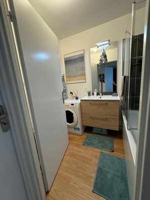 Handtücher, Seife, Toilettenpapier