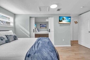 3 bedrooms, desk, iron/ironing board, WiFi