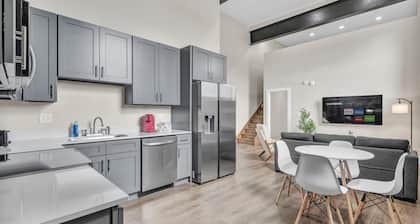 Charming 2-bedroom apartment in brilliant Cleveland with AC, WiFi