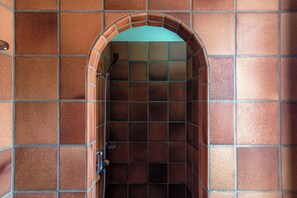 Junior Studio | Bathroom | Hair dryer, towels, soap, shampoo - Pardo Apartments  (Locarno)