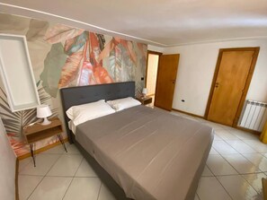 2 bedrooms - Dimora Tribunali in the Heart of Historical Center and 300 mt From Metro (Naples)