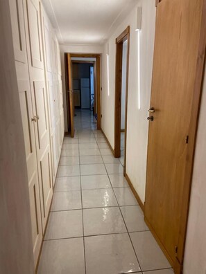Apartment, 2 Bedrooms, Smoking, Balcony | Hallway