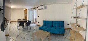 Appartamento, 2 camere da letto, fumatori, balcone | Soggiorno