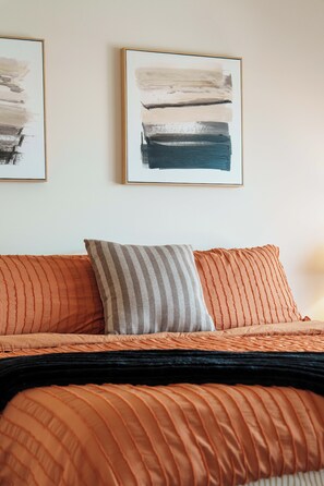 5 bedrooms, iron/ironing board, free WiFi, bed sheets