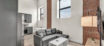 Loft+2Bd+65"TV+8 Min from DT CLE