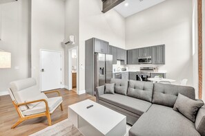 Televisión y oficina 