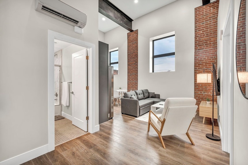 Loft+2bd+65"tv+8 Min From Dt Cle - Parma, OH